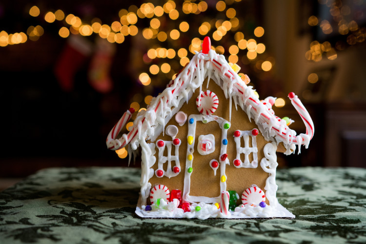 Family Gingerbread House Making Competition - The First Congregational ...
